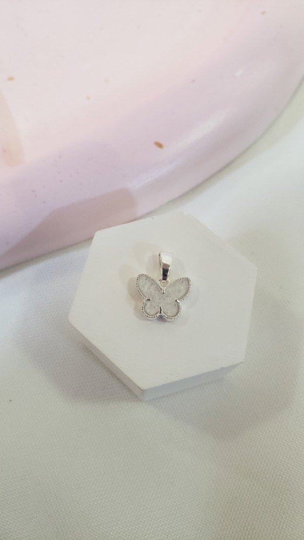 Producto - Dije mariposa blanca destellos
