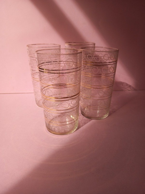 Producto - Vasos altos dore hay 4 precio por unidad