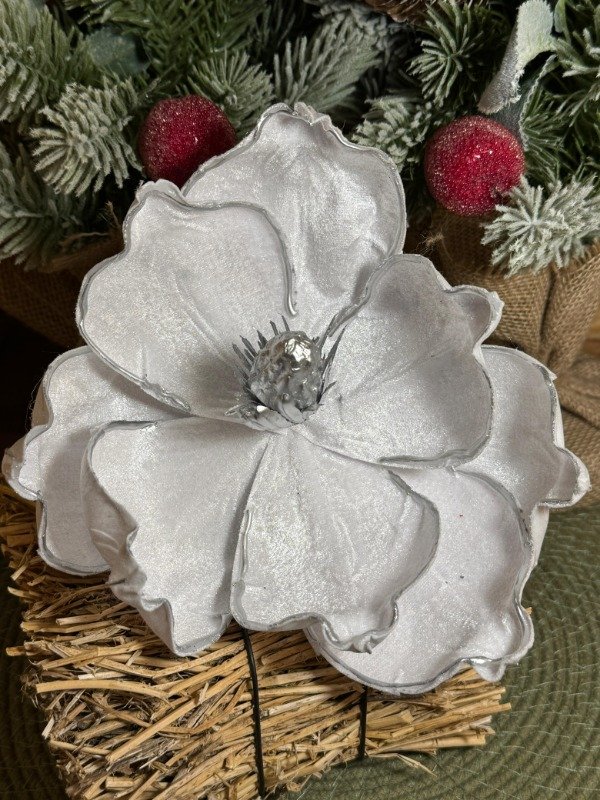 Producto - Flor magnolia blanca (Efectivo: 8.720)