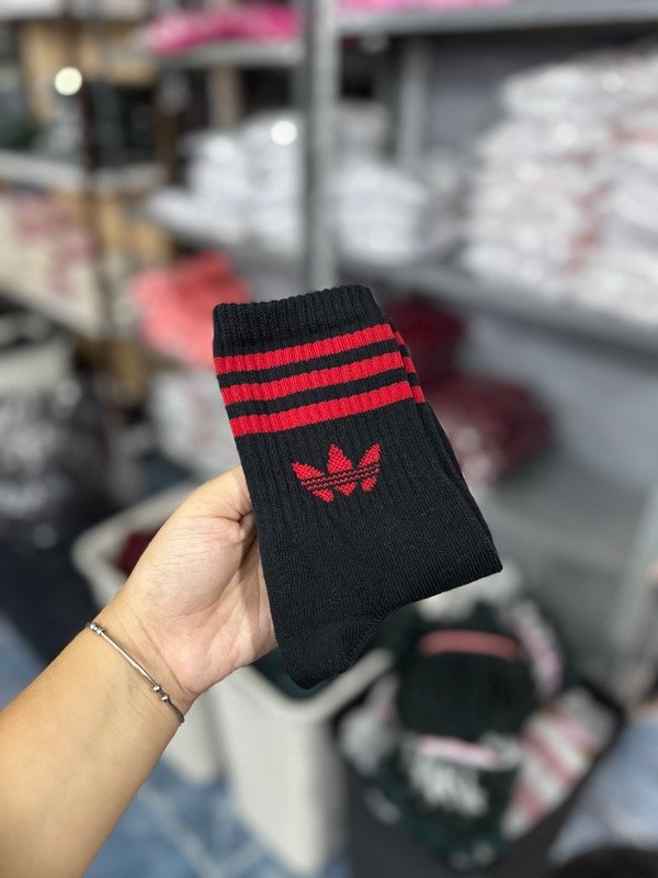 Producto - tenis adida negra -logo rojo