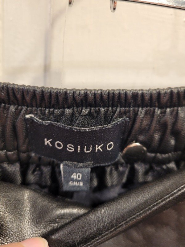 Producto - Pantalón KOSIUKO ecocuero negro mom Talle 26 - PRECIO: 50X - 2