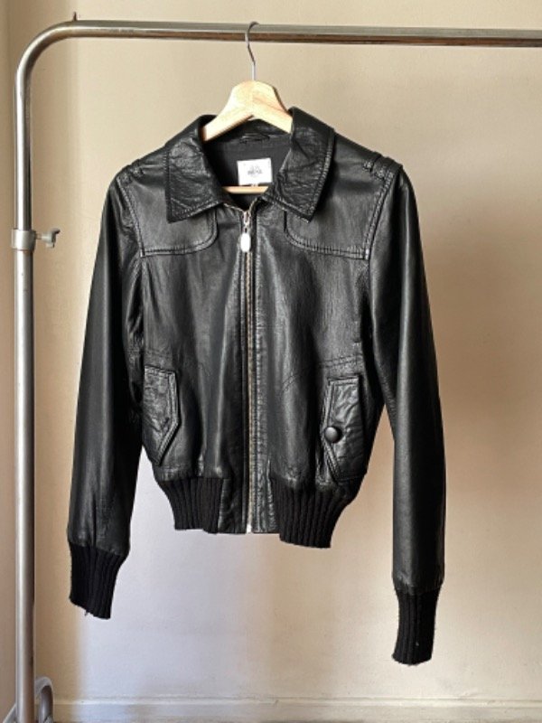 Producto - Campera de cuero Prune corta