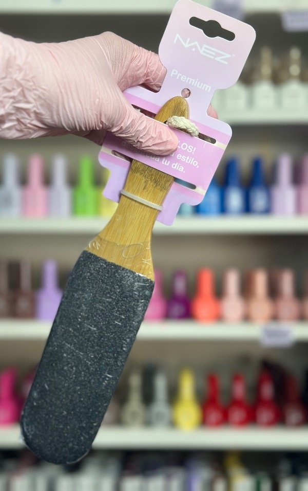 Producto - ESCOFINA DE PIES (mango de madera)