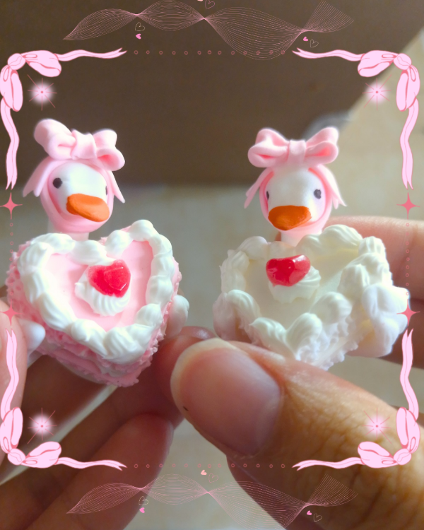 Producto - llavero patito pastel