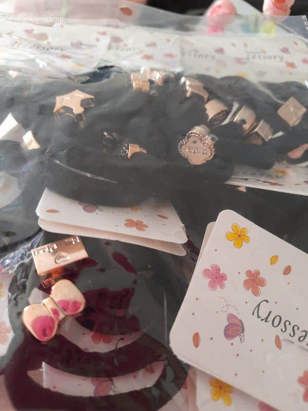 Producto - colitas negras con dorado