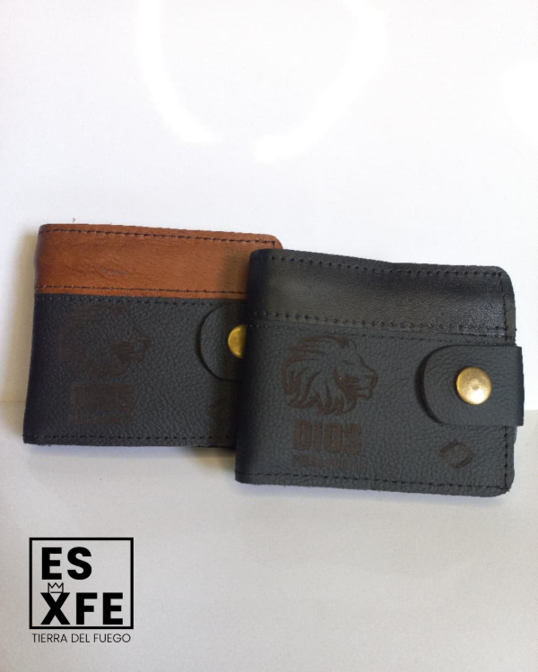 Producto - Billetera "León, Dios pelea por Ti" con broche