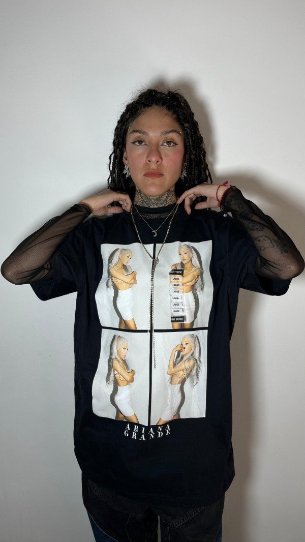 Producto - REMERA DE ALGODÓN ARIANA GRANDE, MERCH OFICIAL (L)
