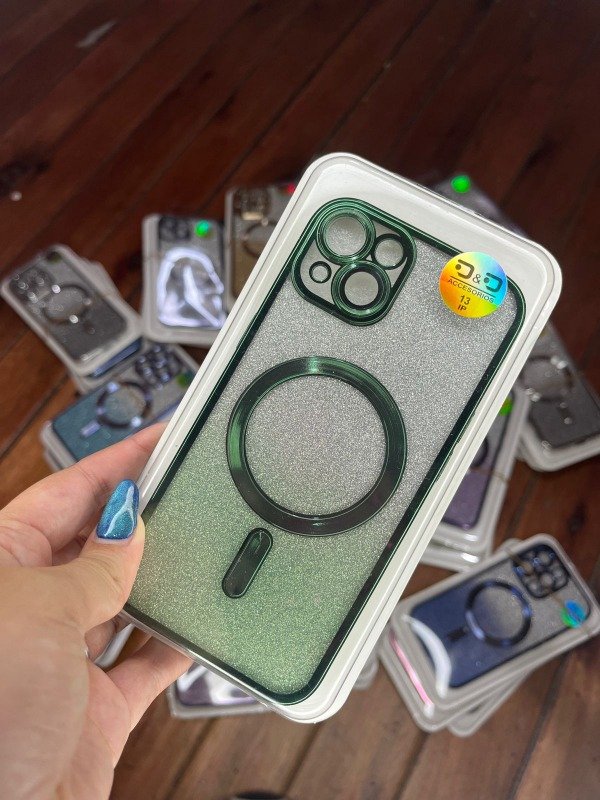Producto - Funda magsafe verde con brillo y protector de camara