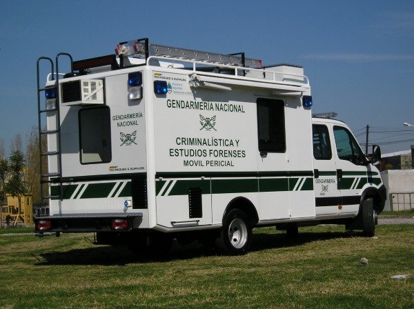 Producto - Furgón para criminalistica montada sobre Iveco Daily cabina doble