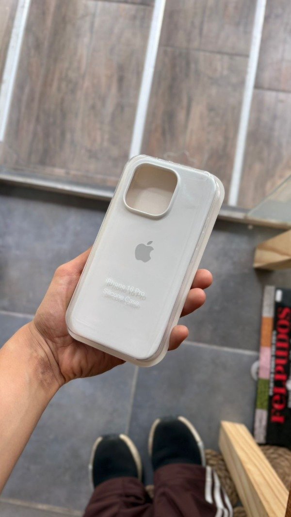 Producto - Silicone Case White (Iphone 16 Pro)