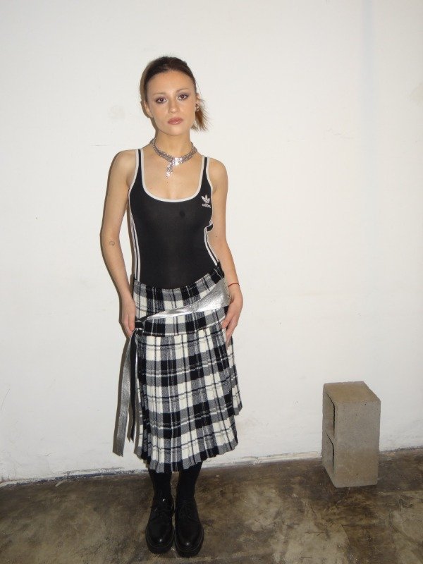Producto - Pollera black white lana