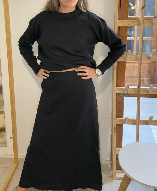 Producto - Conjunto SWEATER y FALDA BLACK