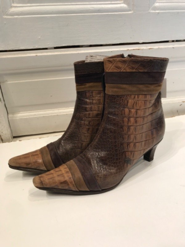 Producto - Botas ADRIAN TRONCOSO marrones reptil caña baja- Talle 38- PRECIO: 44x