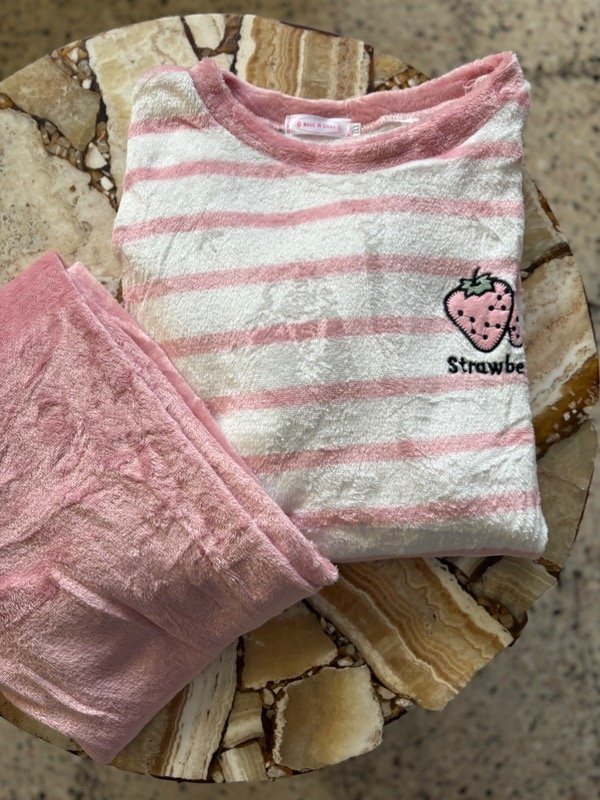 Producto - Pijama polar frutilla