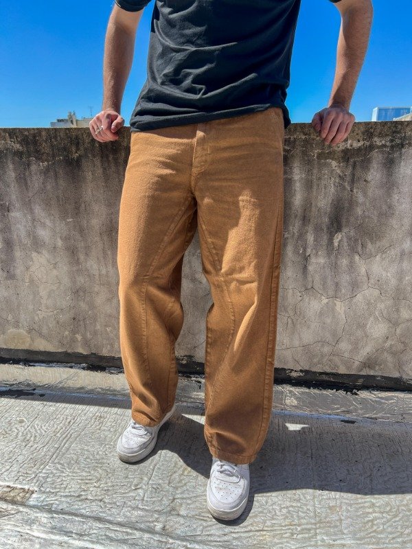 Producto - Baggy con recorte marron