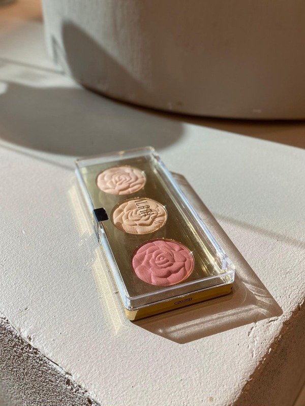 Producto - Blush trio flower MILANI