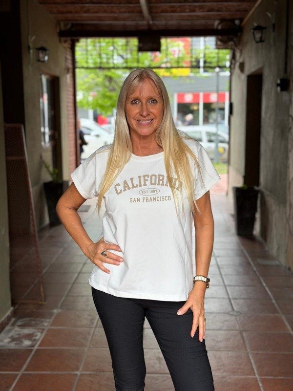 Producto - REMERA SAN FRANCISCO MANTECA ALGODON PREMIUM