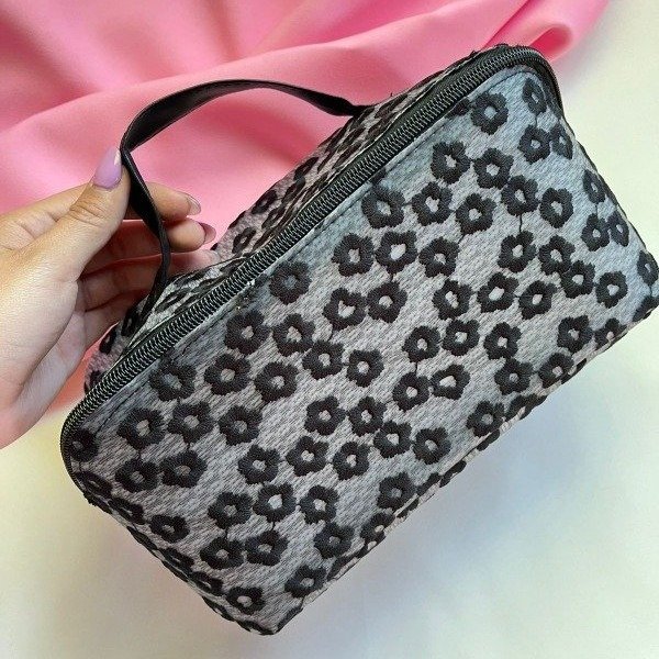 Producto - neceser con flores negras