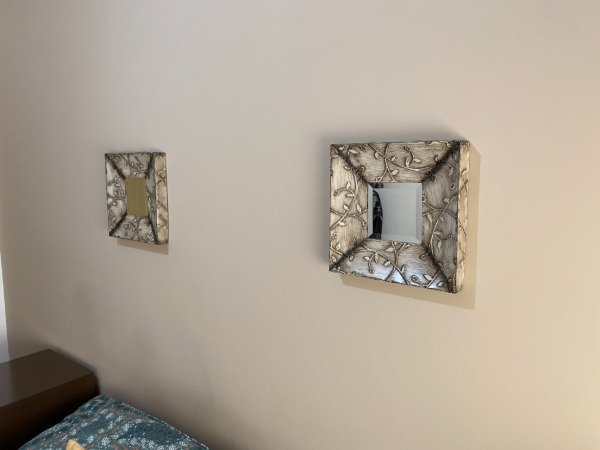 Producto - PAR CUADRITOS ESPEJO BISELADO 13x13 MARCO CHAPA 30x30. PRECIO POR AMBOS #10262