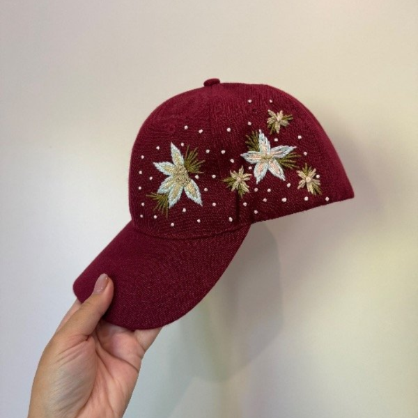 Producto - Gorra bordo bordada a mano