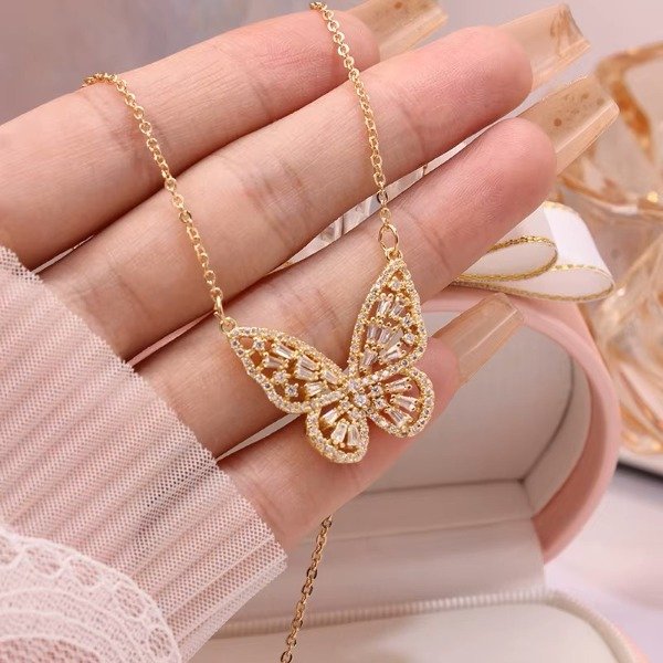 Producto - Collar Mariposa con diamantitos Dorado - Acero