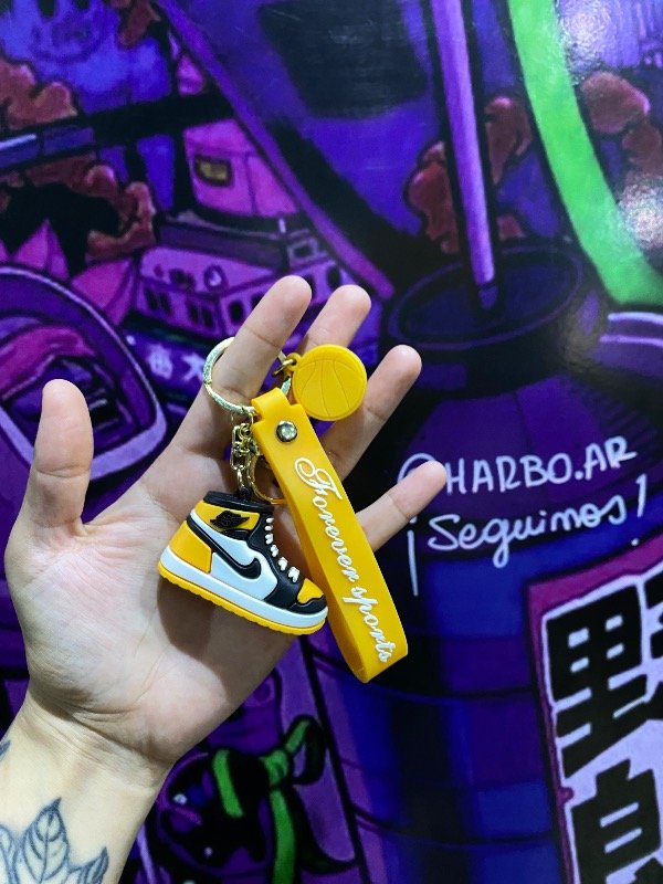 Producto - Llaver Nike Air negro amarillo