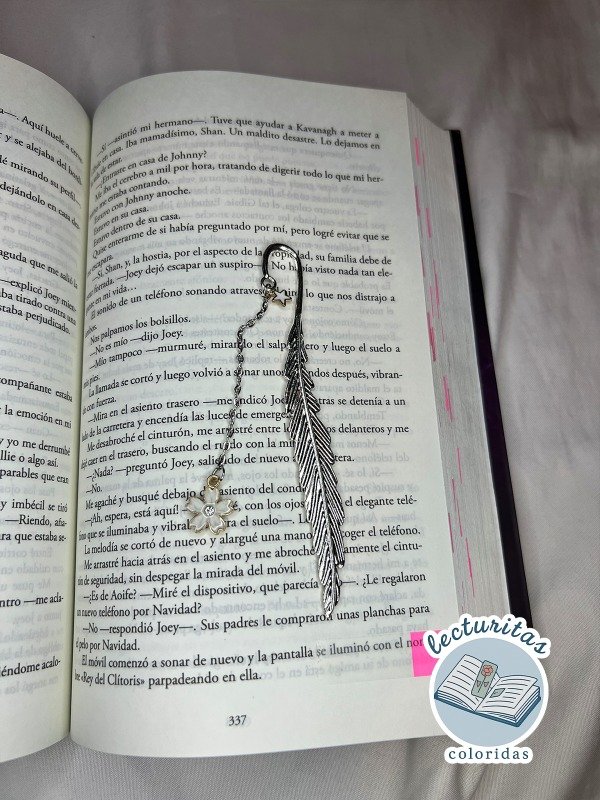 Producto - Marcapáginas de libro sakura blanca
