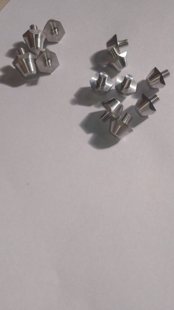 Producto - 12 Tapones Aluminio Rosca Fina Para Botines Suela Combinada