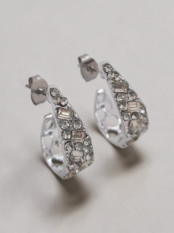 Producto - Aros acero quirurgico Diana pasante semi argollita gota con strass y calad