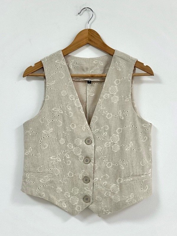 Producto - Chaleco de lino bordado color crudo
