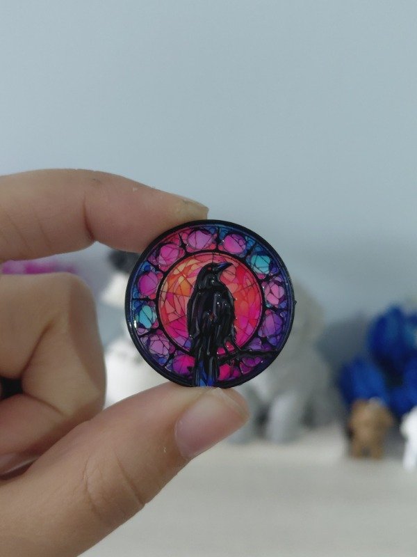 Producto - Pin metalizado - Cuervo #1906
