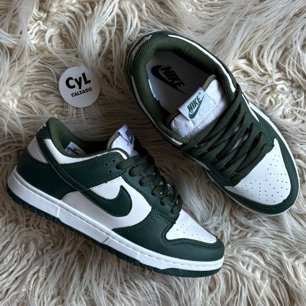 Producto - SB Dunk Varsity green