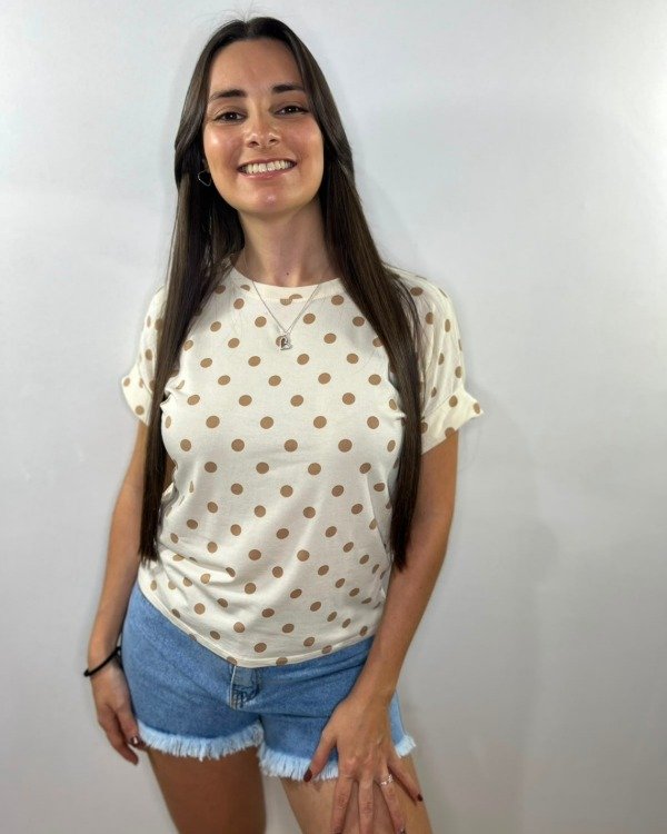 Producto - REMERA MODAL SOFT BEIGE Y LUNARES MARRÓN