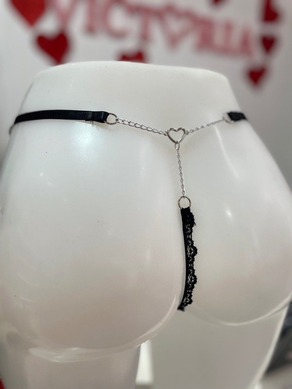 Producto - LESS CORAZÓN (negro)