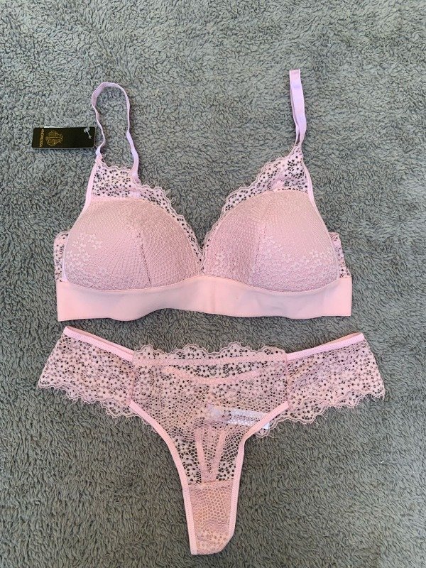 Conjunto Andressa rosa de encaje y microfibra con colaless