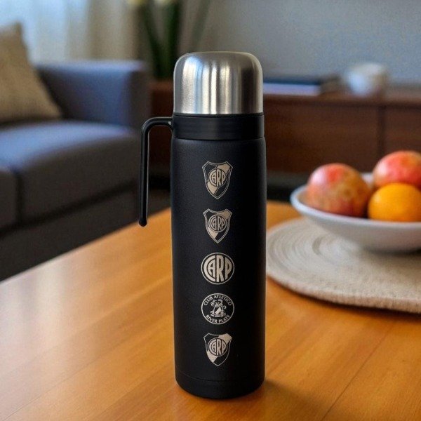 Producto - TERMO GRABADO BOCA/RIVER 1 LT MEDIA MANIJA NEGRO