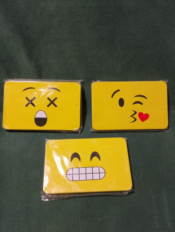 Producto - LATA RECTANGULAR CHATA EMOJI