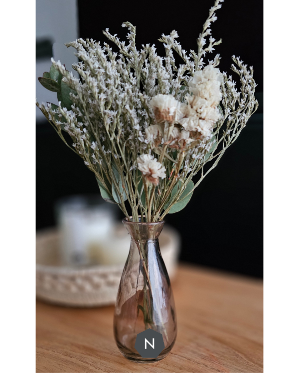 Producto - Florero de vidrio Thane humo con ramo de flores secas