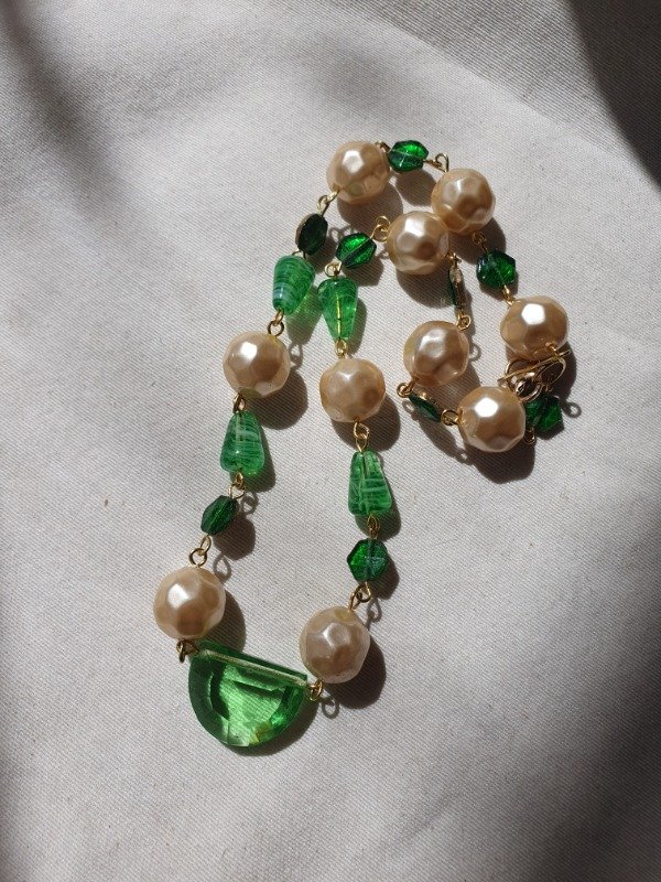 Producto - LUCERO Collar Medialuna Esmeralda y Perlas - 8