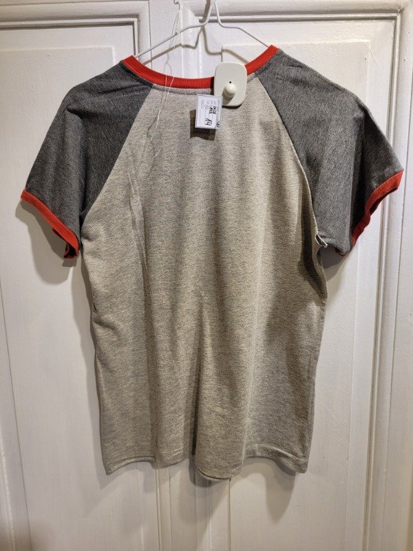 Producto - Pijama VNT gris y rojo Talle 14 años - PRECIO: 9X - 2