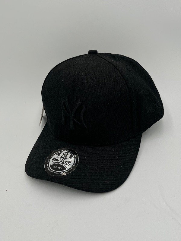 Producto - New era negra logo