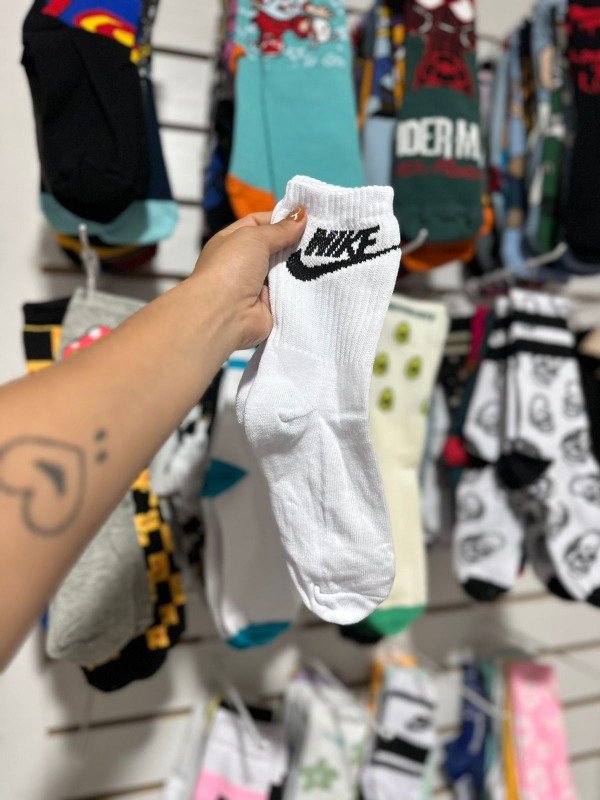 Producto - Nike Blanca Logo BT