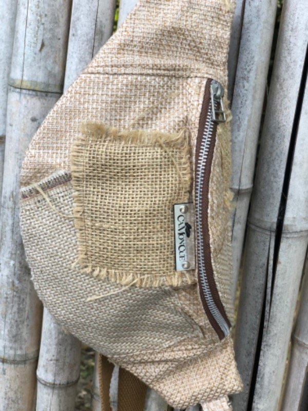 Producto - Riñonera rafia intervenida