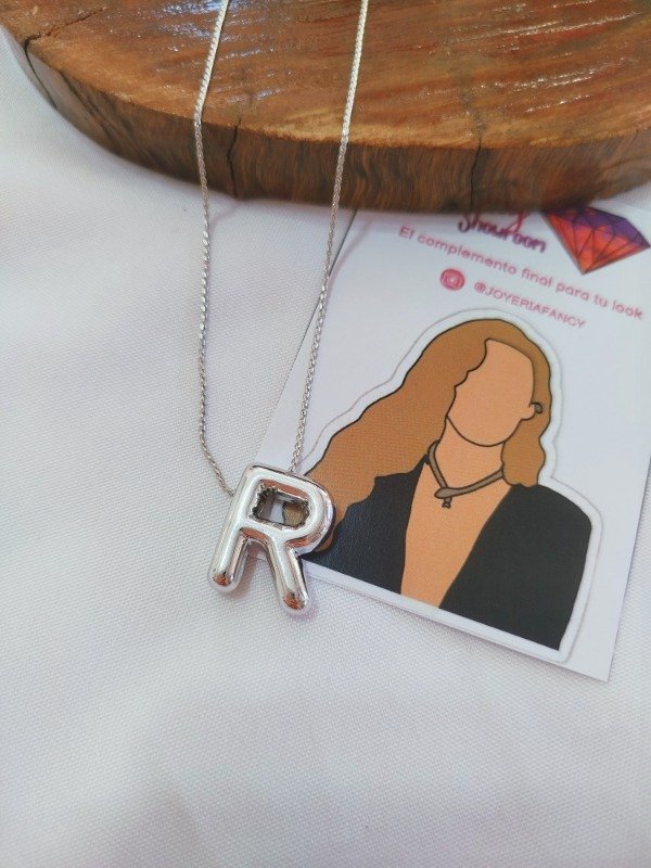 Producto - Collar letra R inflada