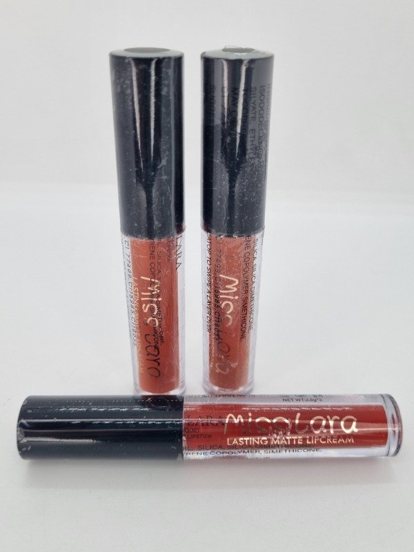Producto - Labial matte miss lara tapa negra