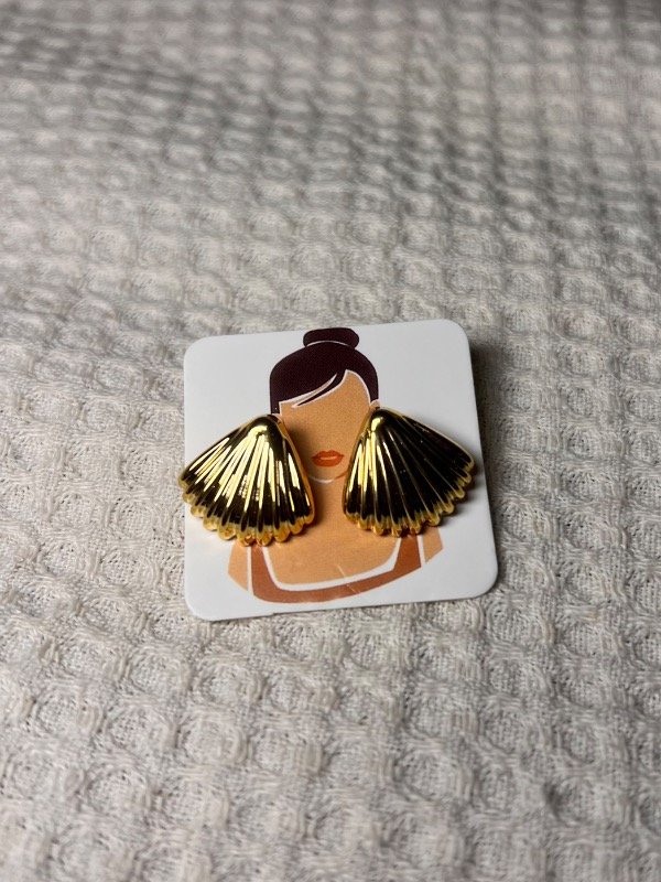 Producto - Aros Almejita mediano dorado