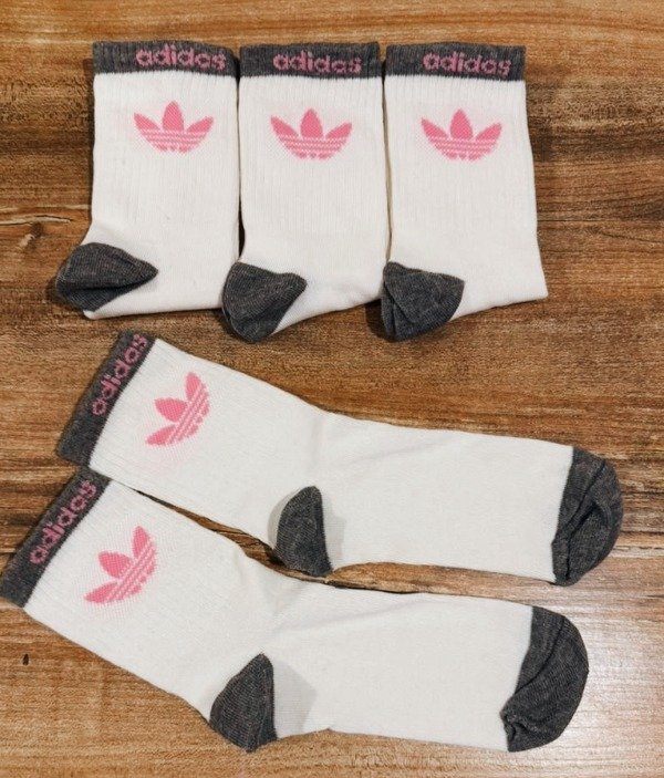 Producto - Tenis adds beige letras fucsia, borde, punta y talón gris