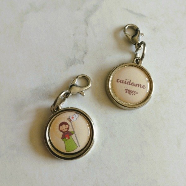 Producto - 10 Medallita con gancho para colgar Santiago Apostol