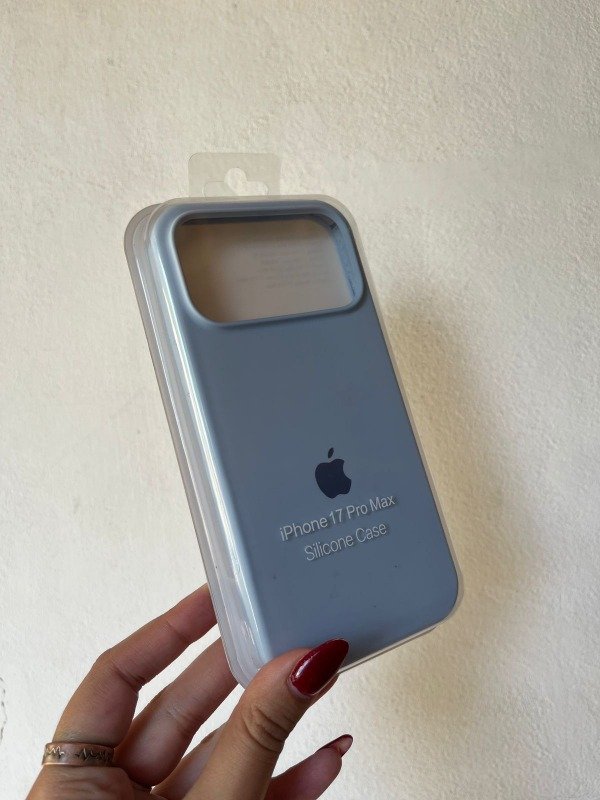 Producto - Iph 17 pro max silciona case celeste con felpa