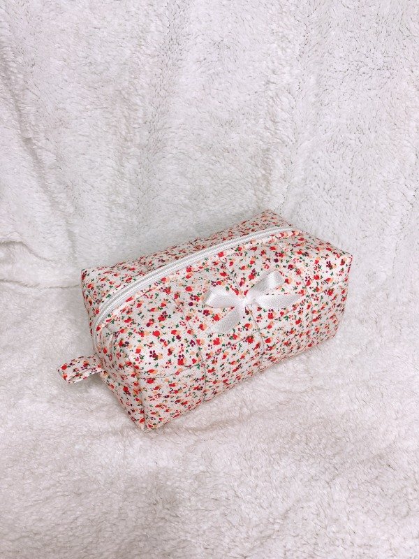 Producto - Cartuchera blanca con mini flores